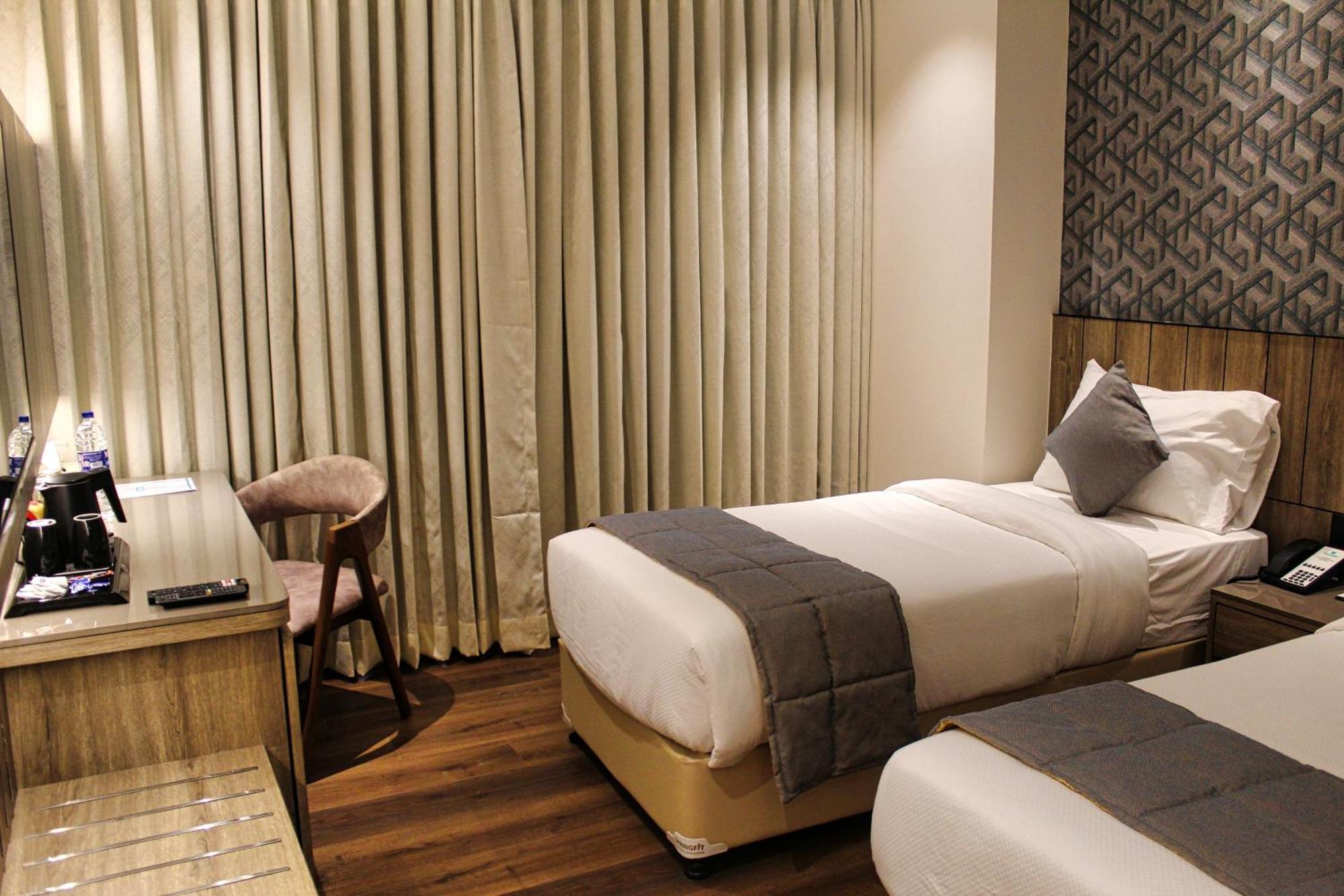 Maxxvalue Hotel Midc - Andheri Мумбаи Экстерьер фото
