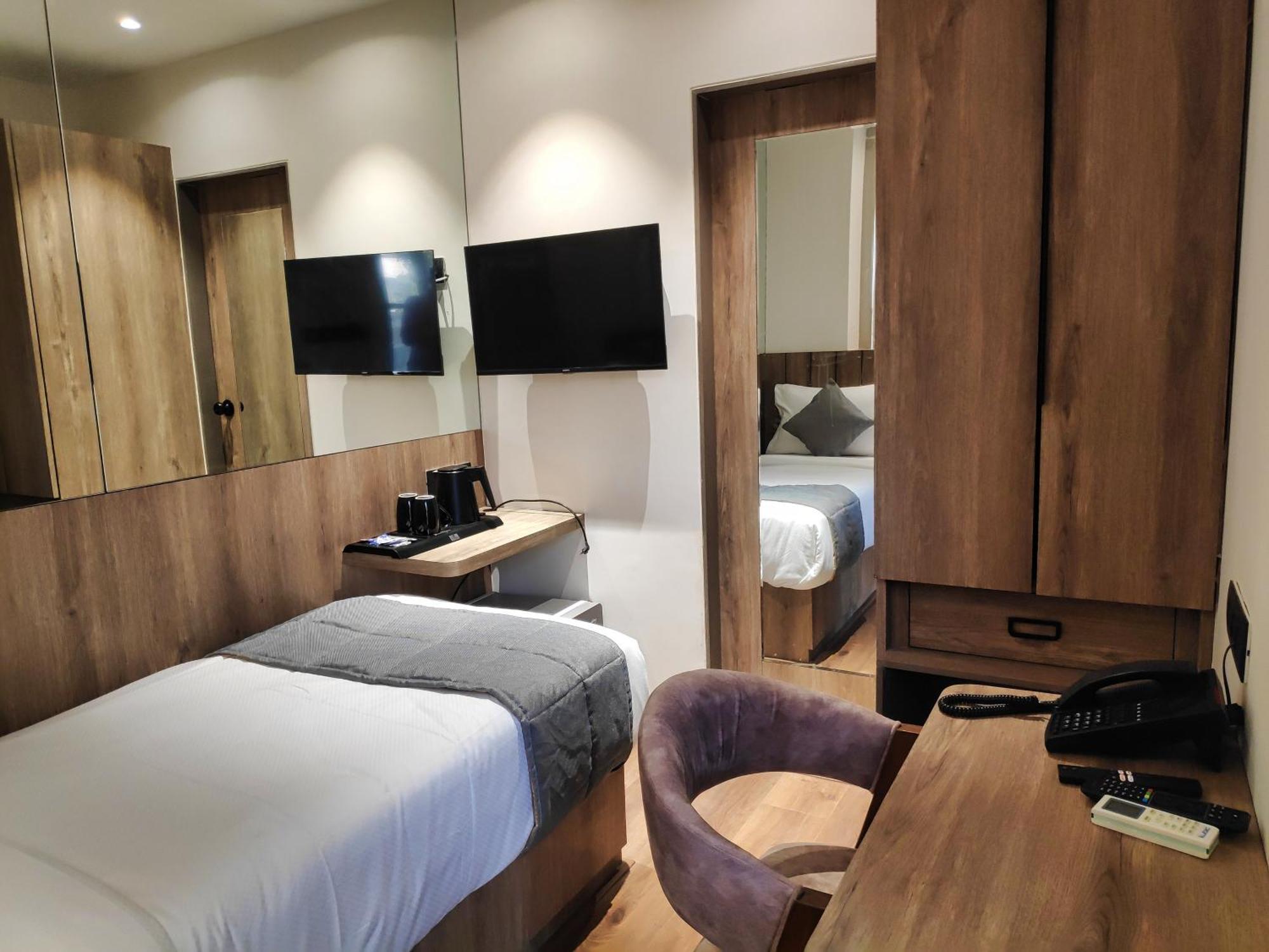Maxxvalue Hotel Midc - Andheri Мумбаи Экстерьер фото