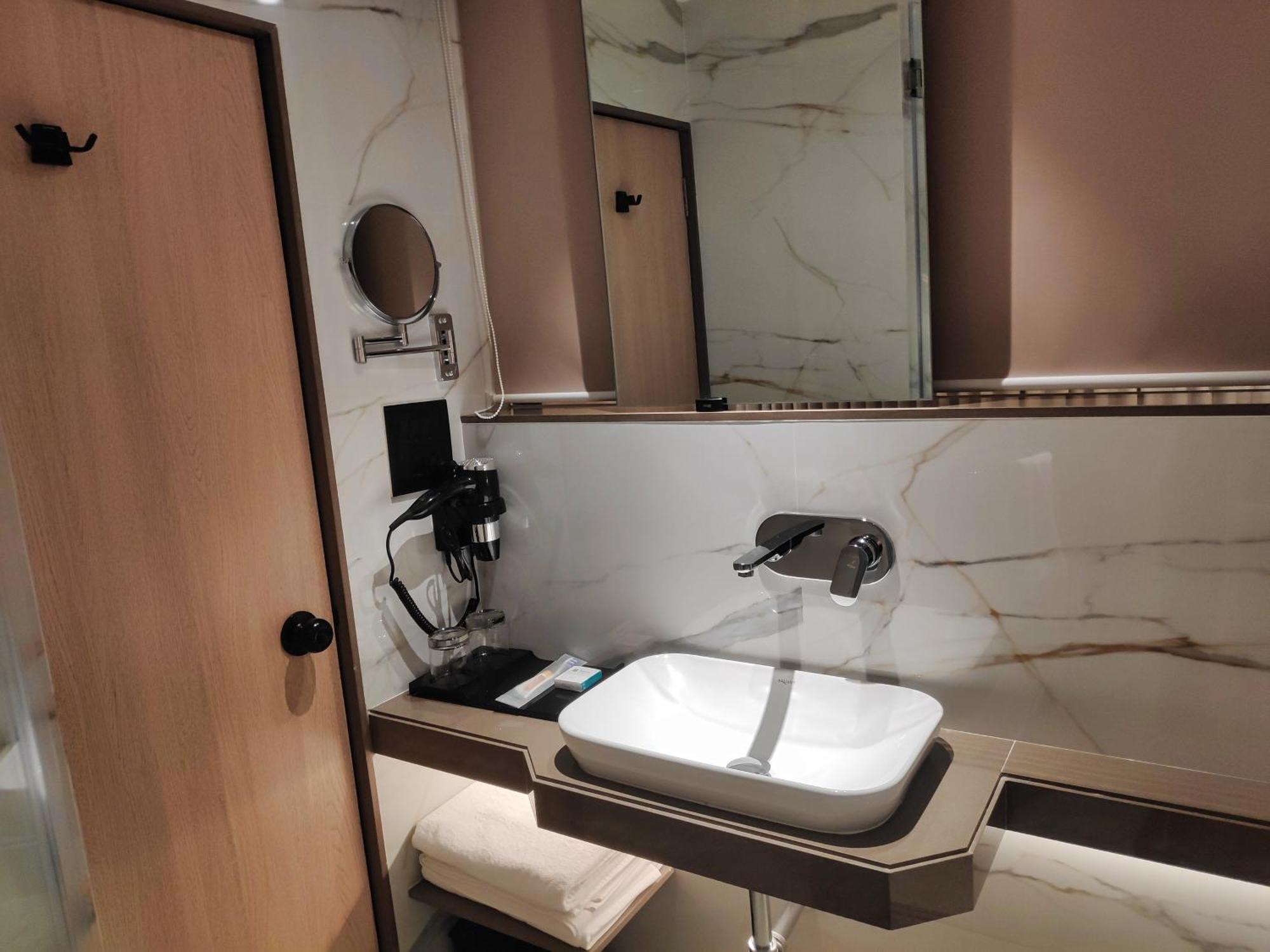 Maxxvalue Hotel Midc - Andheri Мумбаи Экстерьер фото