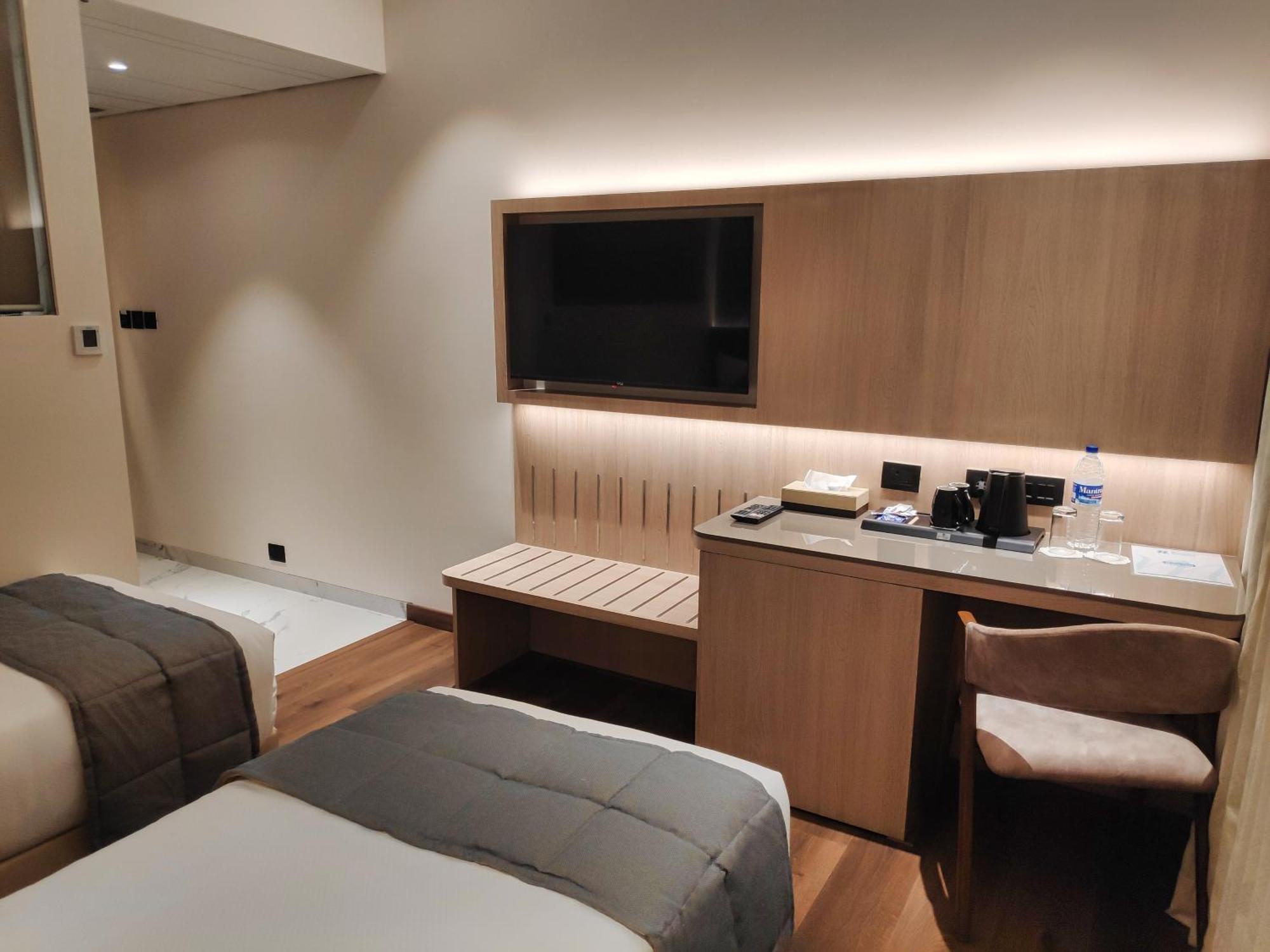 Maxxvalue Hotel Midc - Andheri Мумбаи Экстерьер фото