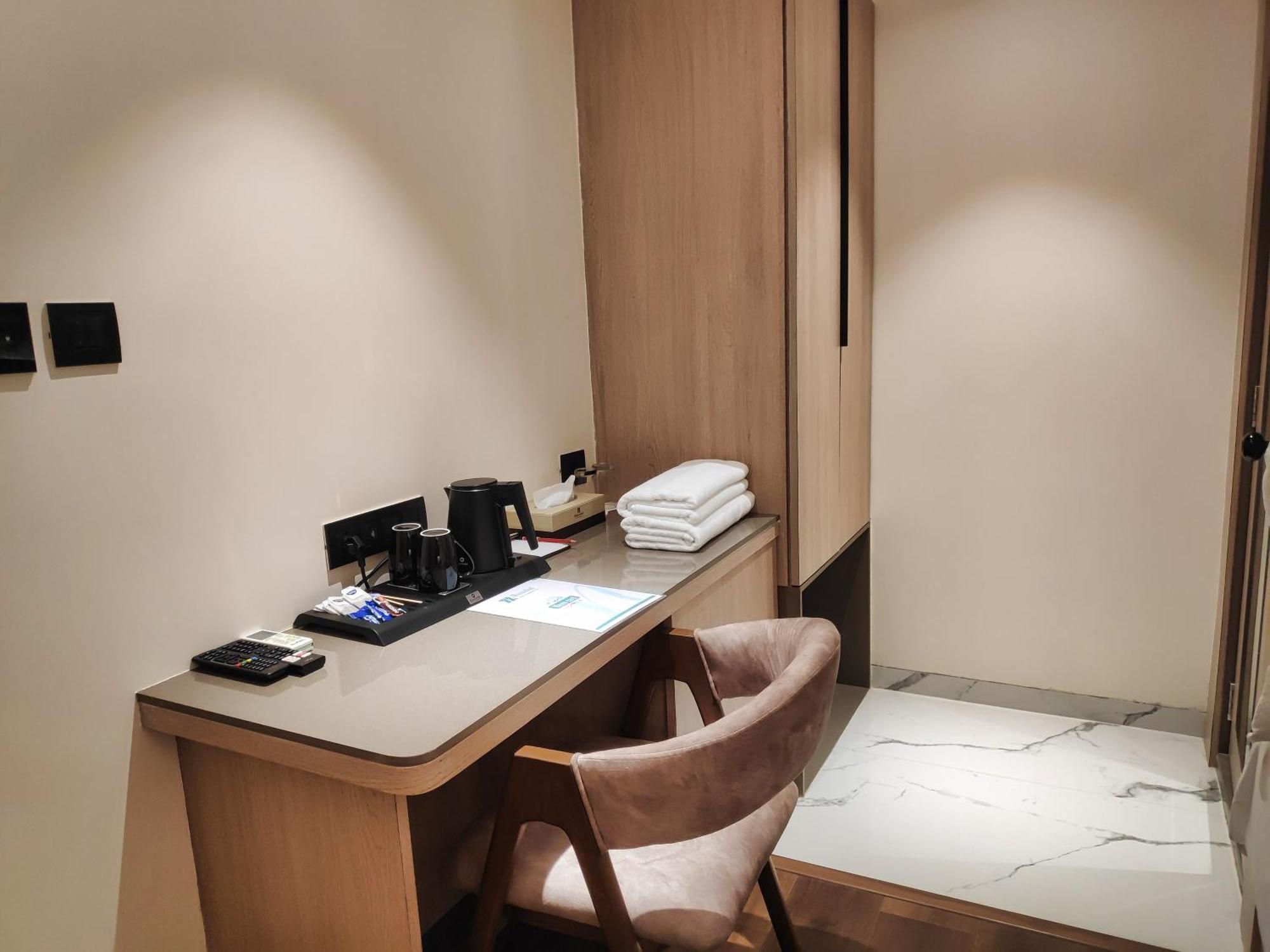 Maxxvalue Hotel Midc - Andheri Мумбаи Экстерьер фото